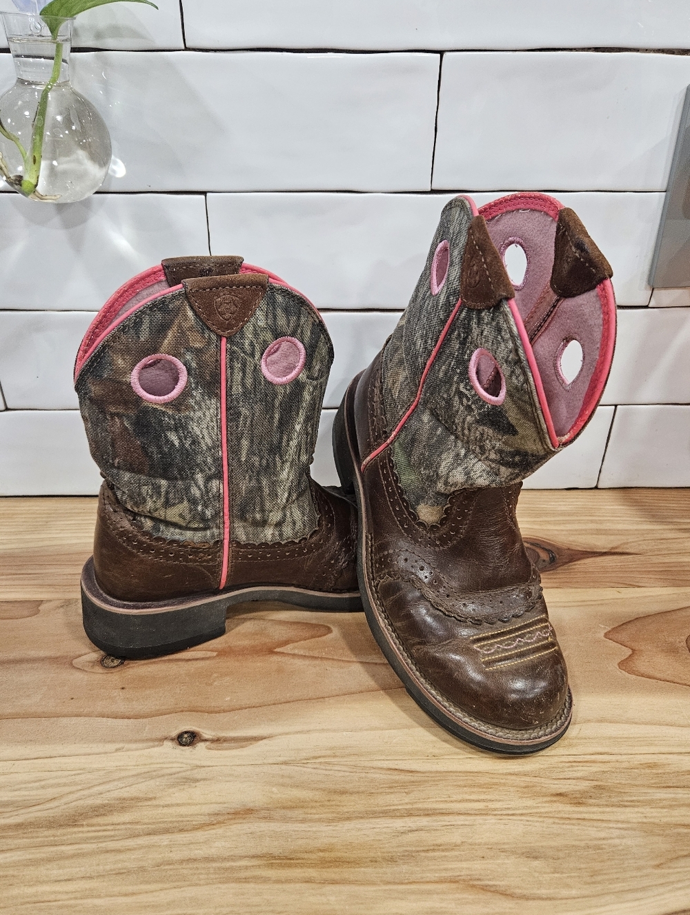 Womens Ariat Cowgirl Boots Sz 6.5 Fatbaby Camo w/ Pink Accent Stitching